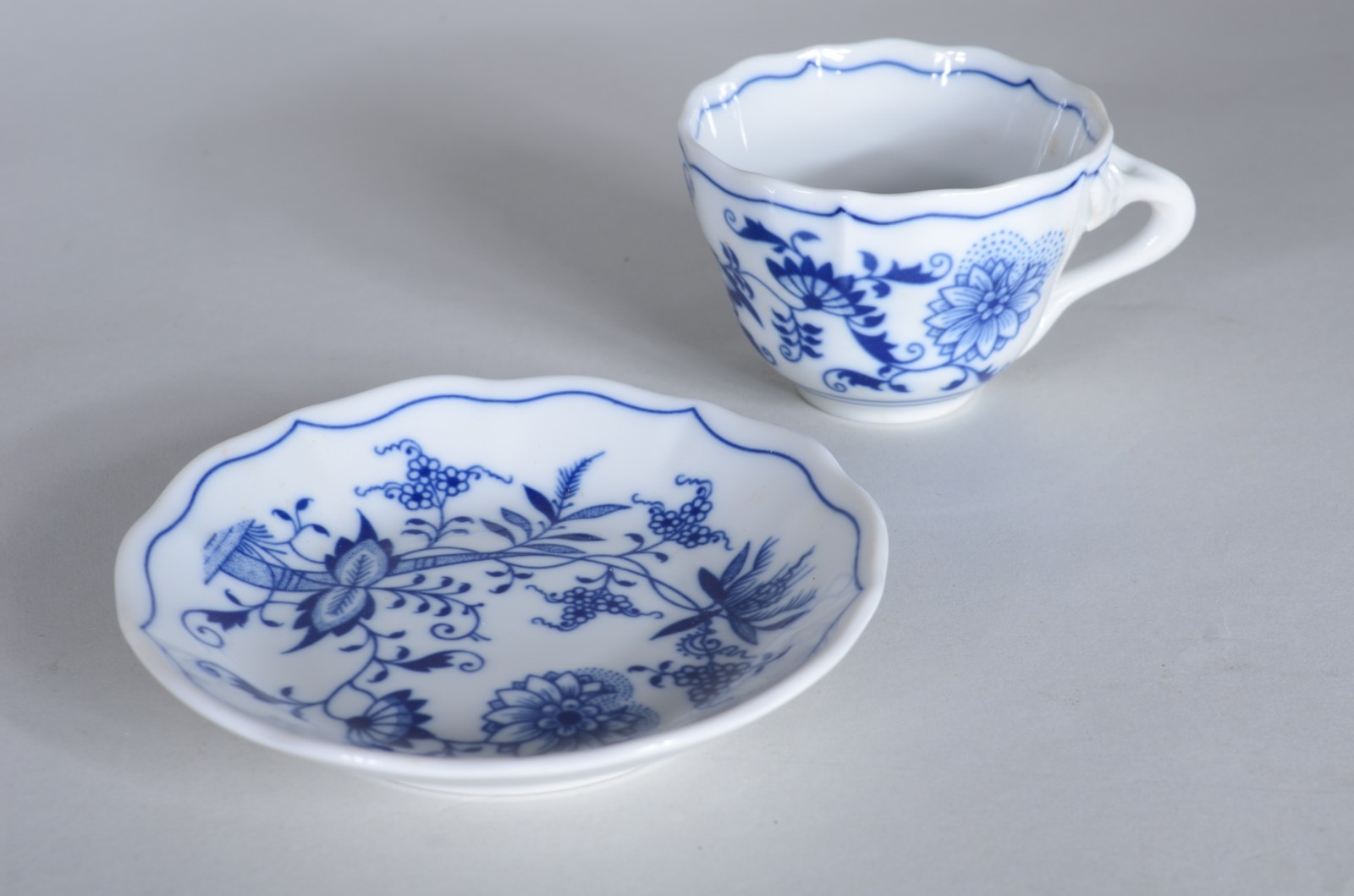 Conjunto de porcelana tcheca "cebolinha" para café, composto de: 6... - foto 3 de 11