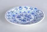 Zwiebelmuster,  - Conjunto de porcelana tcheca "cebolinha" para café, composto de: 6 xícaras com pires, 6 pratinhos, 2 pequenas travessas (travessa maior sendo Vista Al