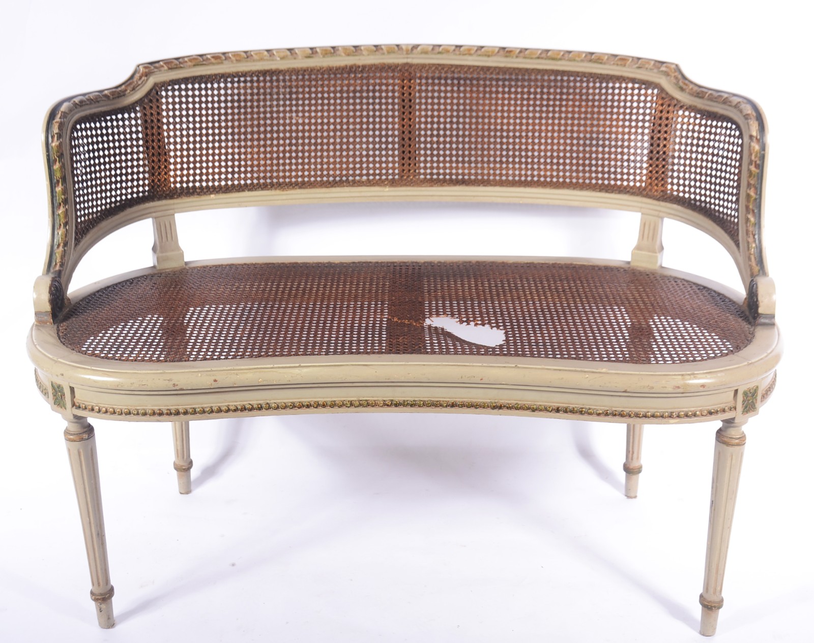 Conjunto de sofá e par de poltronas de madeira patinada, assentos e... - foto 2 de 11