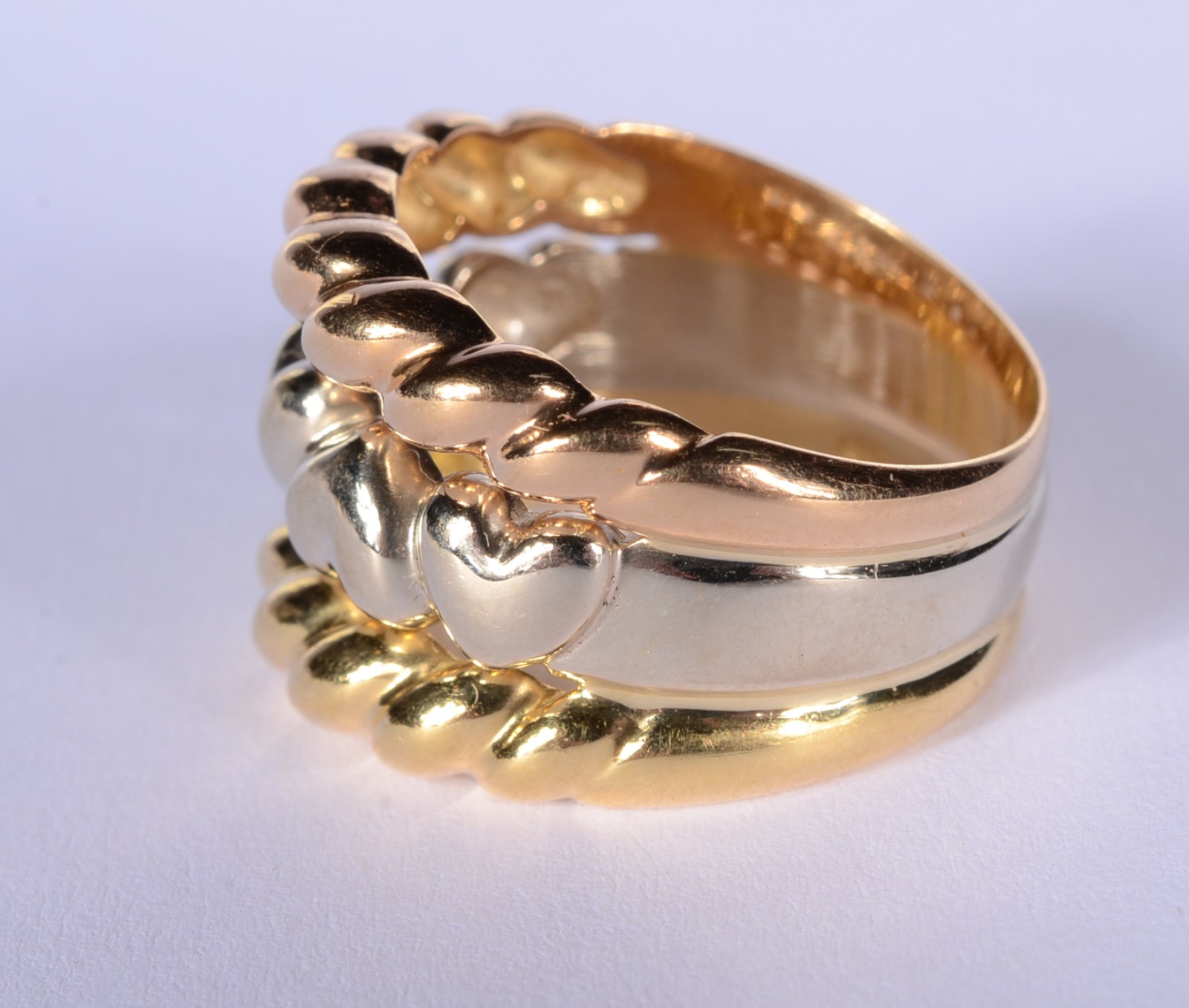 Anel de ouro 18 k., contraste 750 mls feitio torcido nas laterais e... - foto 5 de 10