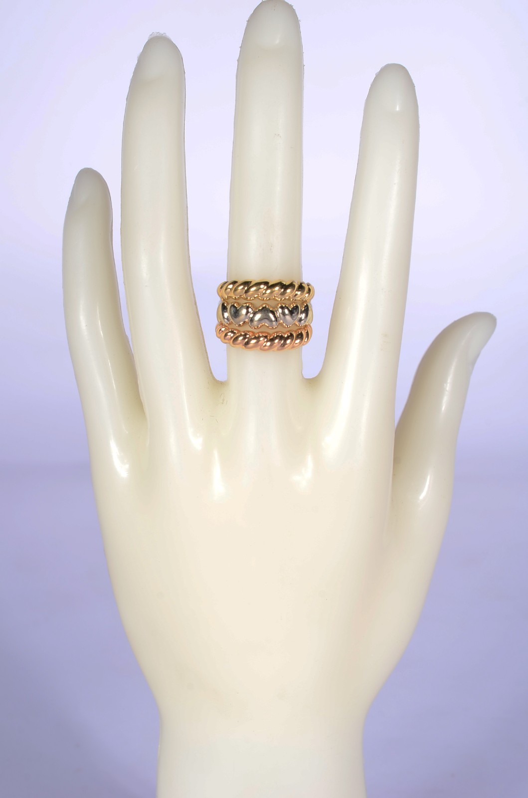 Anel de ouro 18 k., contraste 750 mls feitio torcido nas laterais e... - foto 10 de 10