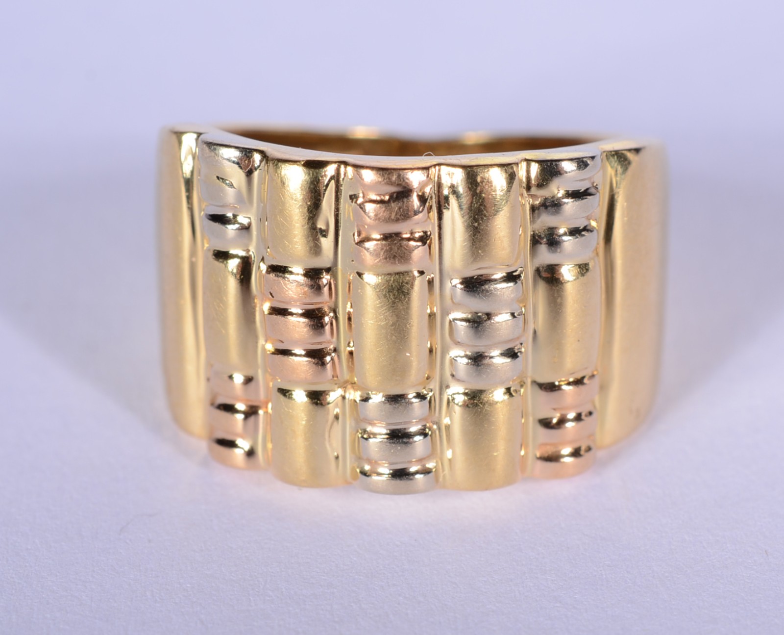 Anel de ouro 18 k., contraste 750 mls, aro 16. (Por motivos de... - foto 1 de 7