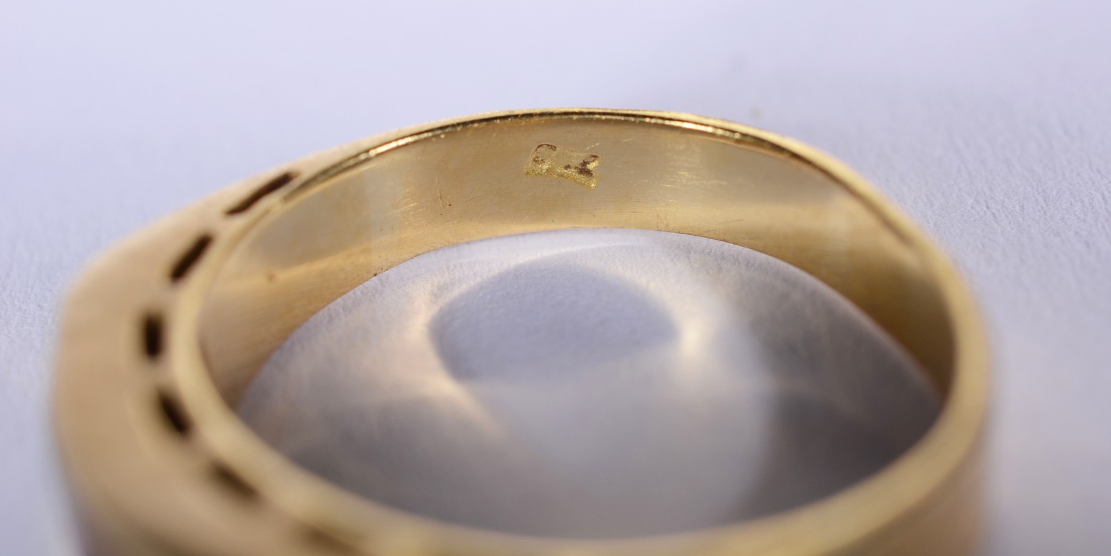 Anel de ouro 18 k., contraste 750 mls com 4 pedras naturais e... - foto 5 de 8