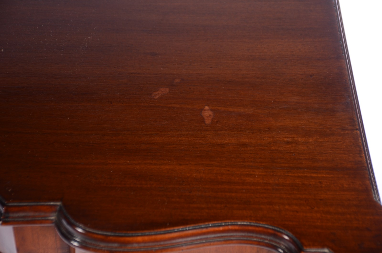 Mesa de escritório de madeira nobre com 5 gavetas, puxadores na forma... - foto 4 de 10