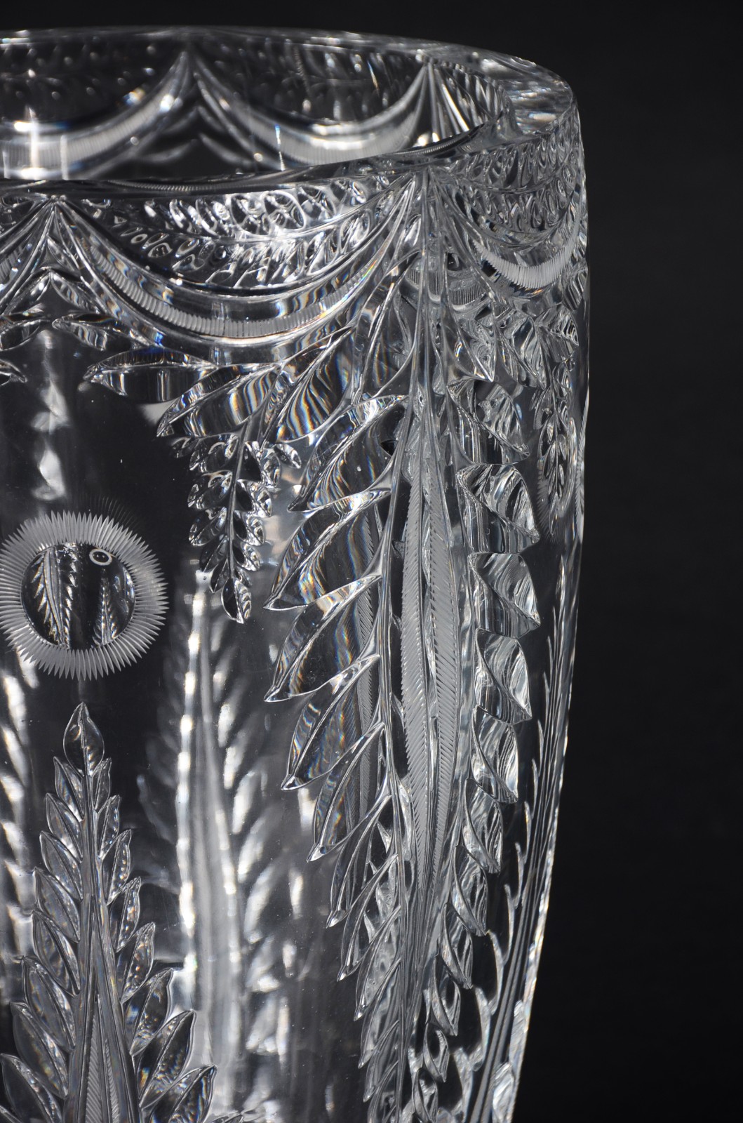 Vaso de cristal europeu lapidado. - foto 4 de 10