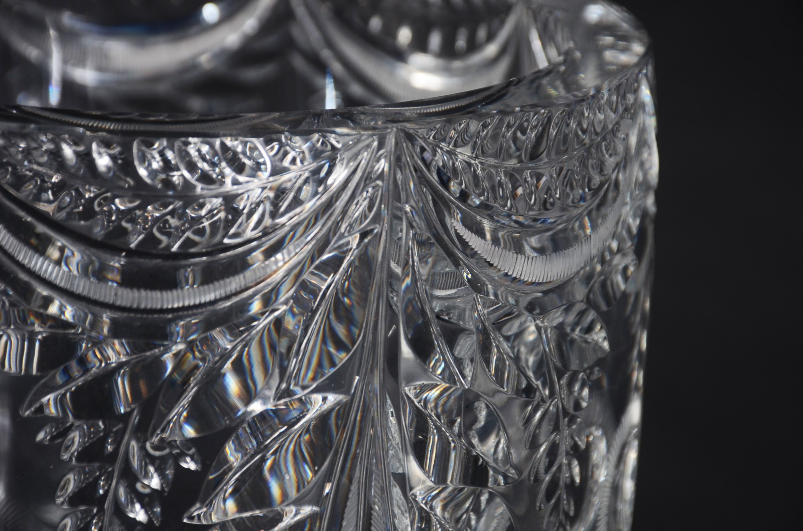 Vaso de cristal europeu lapidado. - foto 5 de 10