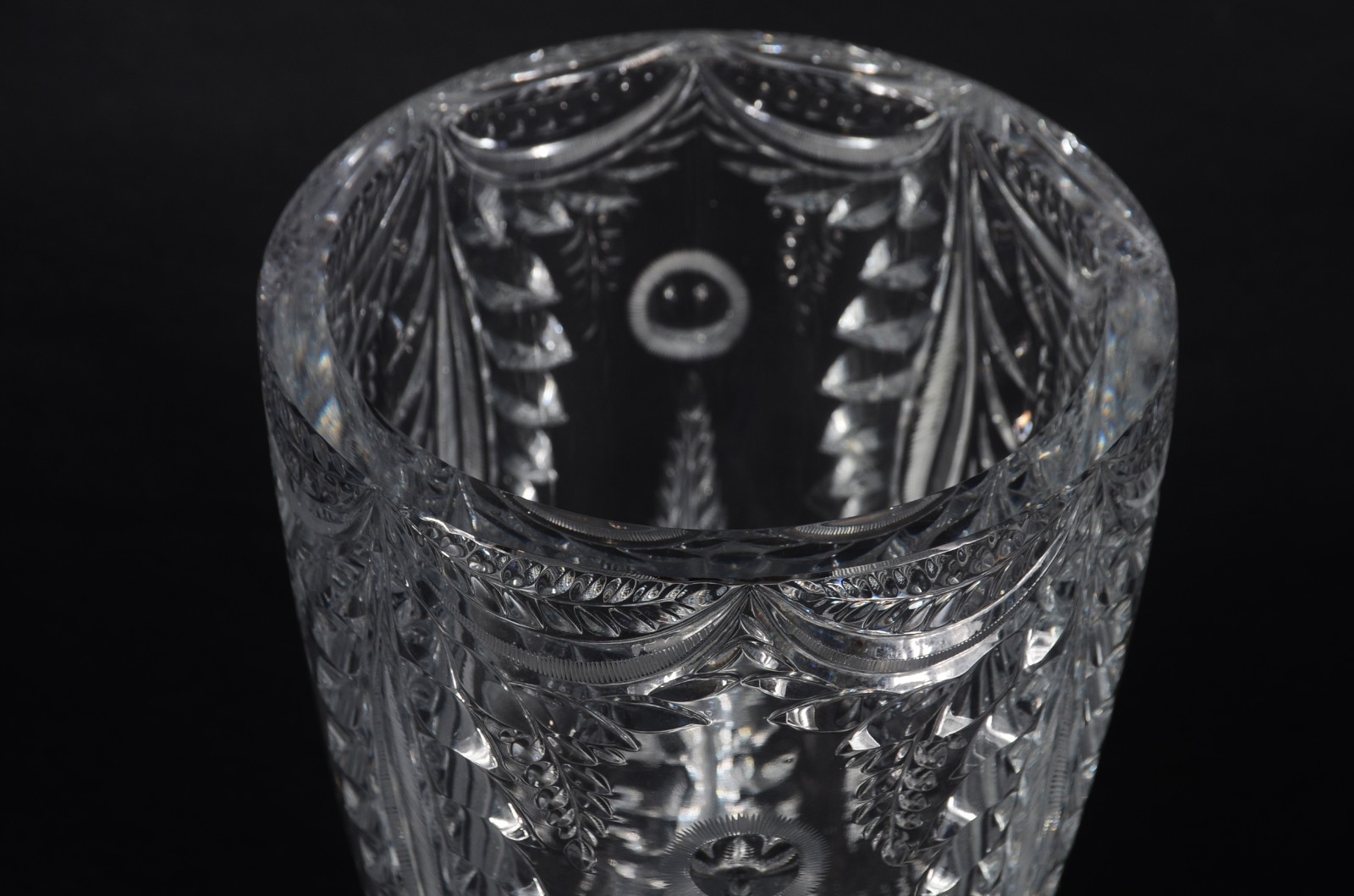 Vaso de cristal europeu lapidado. - foto 8 de 10