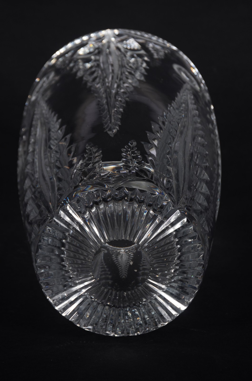 Vaso de cristal europeu lapidado. - foto 10 de 10