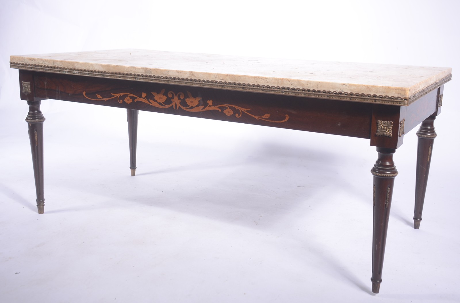Mesa de centro de madeira nobre com marqueterie floral, tampo de... - foto 1 de 8