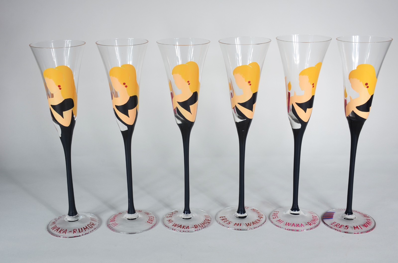 Seis flutes para champagne de vidro decorados com figuras femininas... - foto 4 de 6