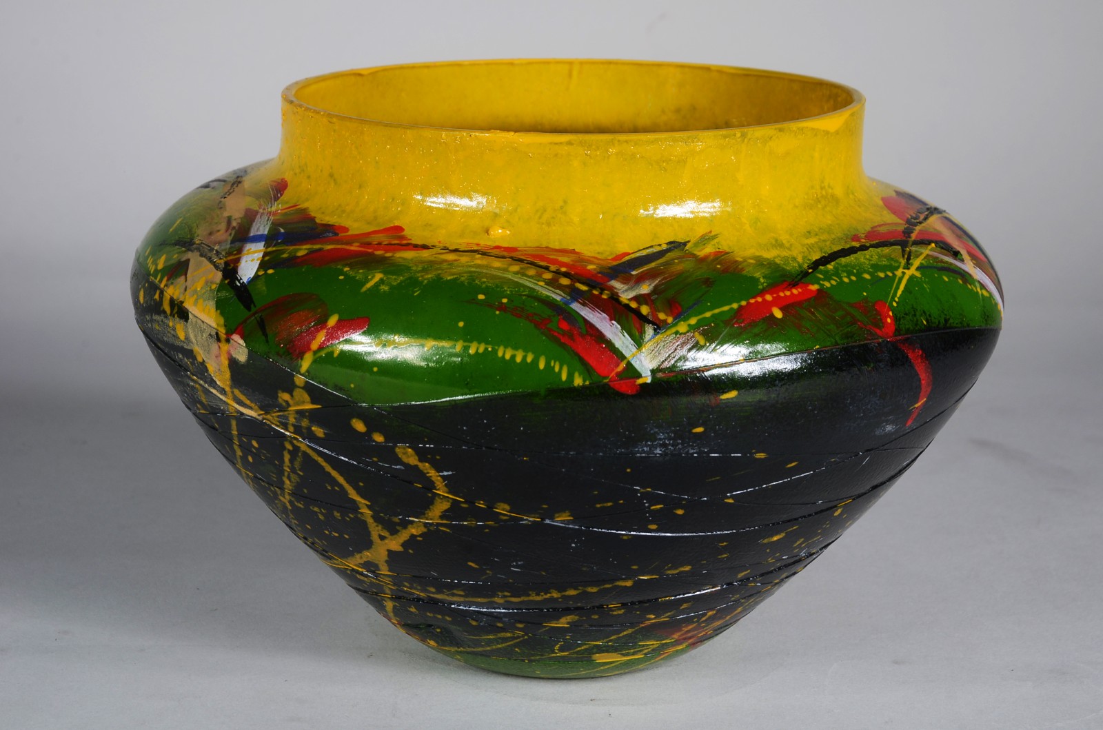 Vaso de vidro decorativo pintado em mesclas coloridas. - foto 1 de 5