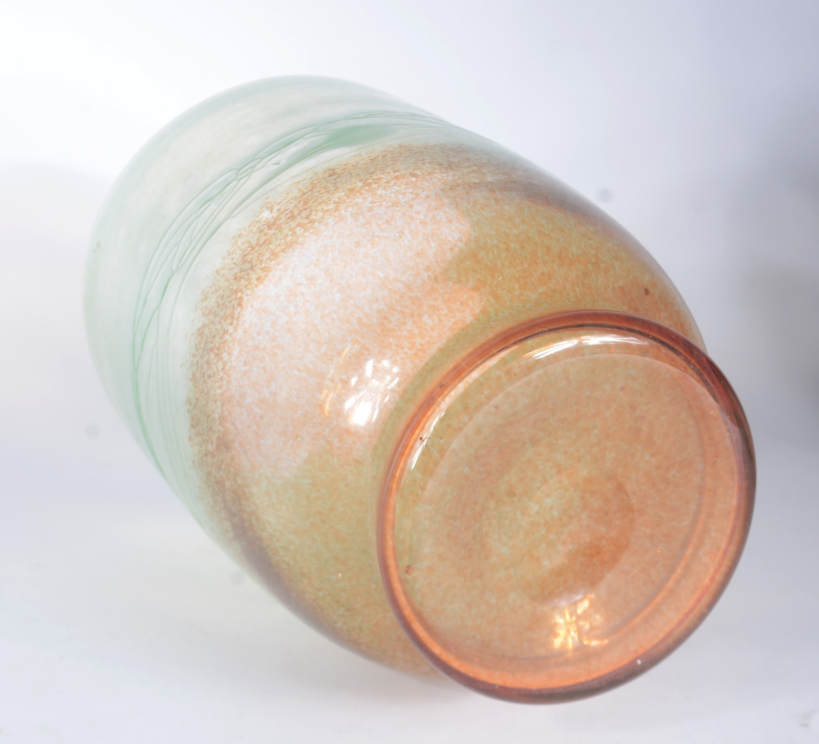 Vaso de murano degrade âmbar/verde com trabalhos em relevo. - foto 5 de 5