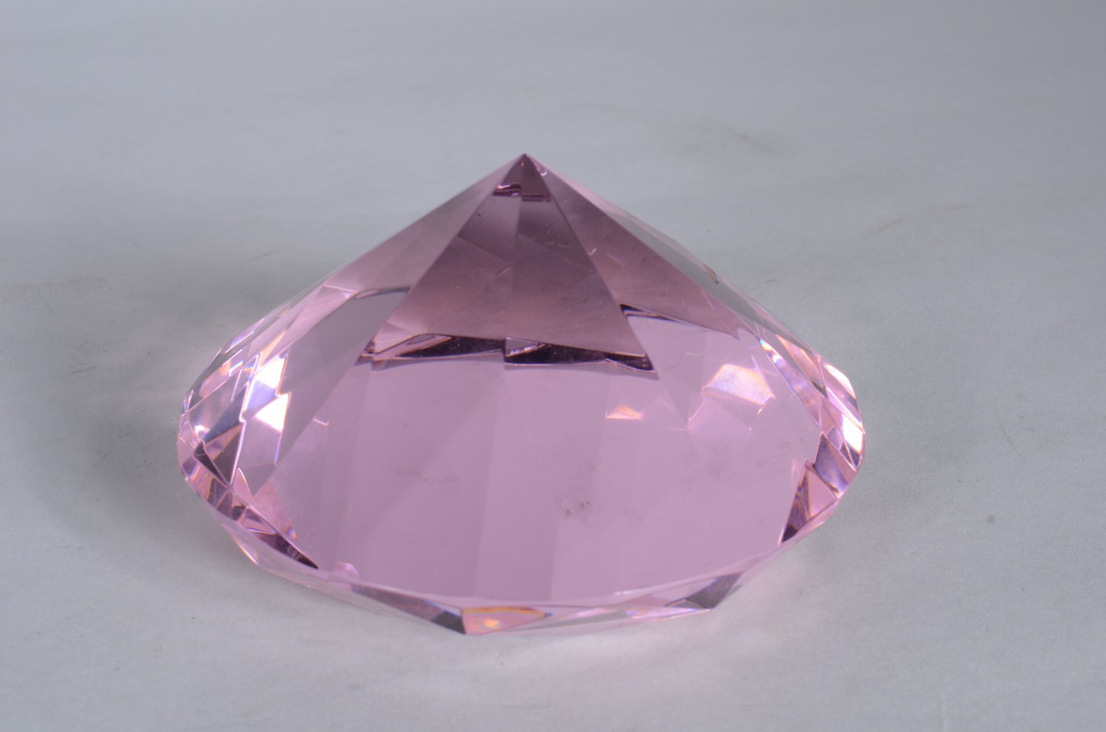 Enfeite de cristal na forma de "diamante rosa", no estojo. - foto 5 de 6