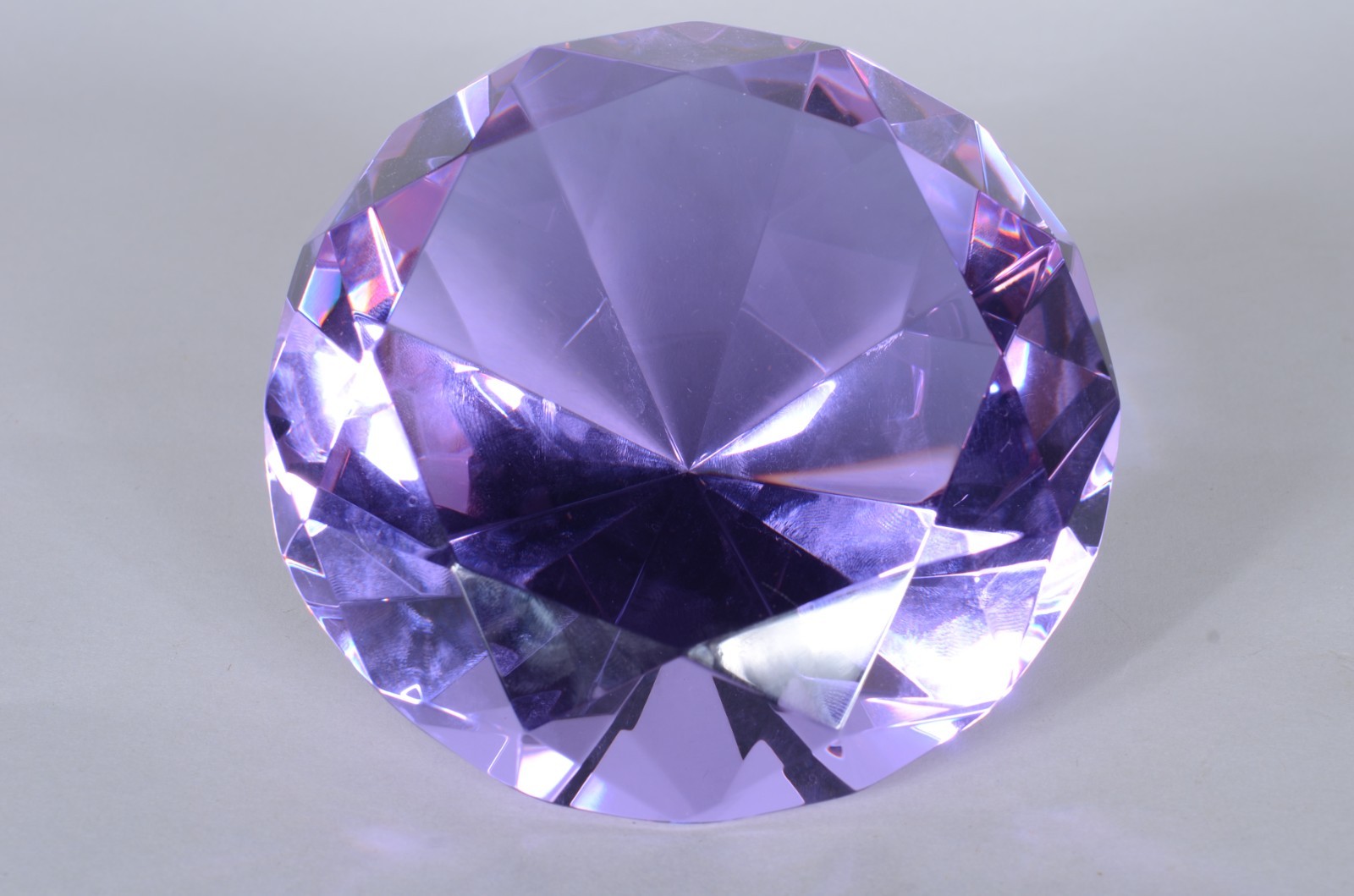 Enfeite de cristal na forma de "diamante lilás", no estojo. - foto 4 de 5