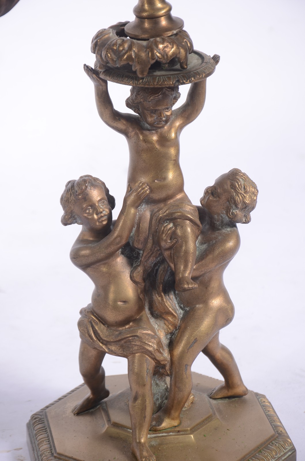 Par de candelabros de bronze para 5 velas cada, braços decorados com... - foto 2 de 5