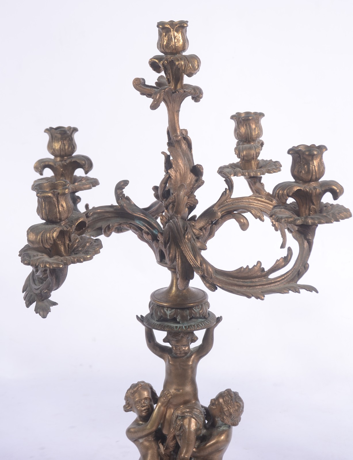 Par de candelabros de bronze para 5 velas cada, braços decorados com... - foto 4 de 5