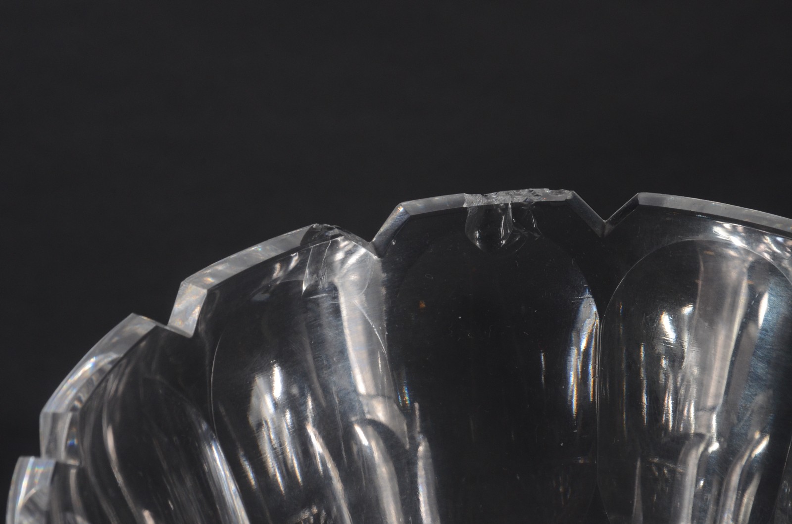 Vaso de cristal europeu, lapidação facetada e "bico de jaca". Com... - foto 6 de 10