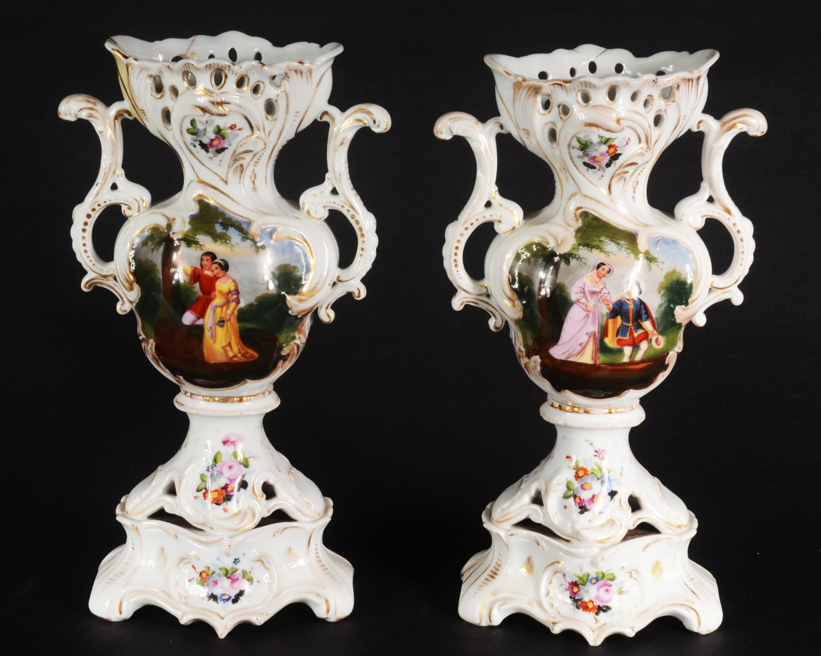 Par de vasos de porcelana francesa Velho Paris, decorados com cenas... - foto 1 de 11
