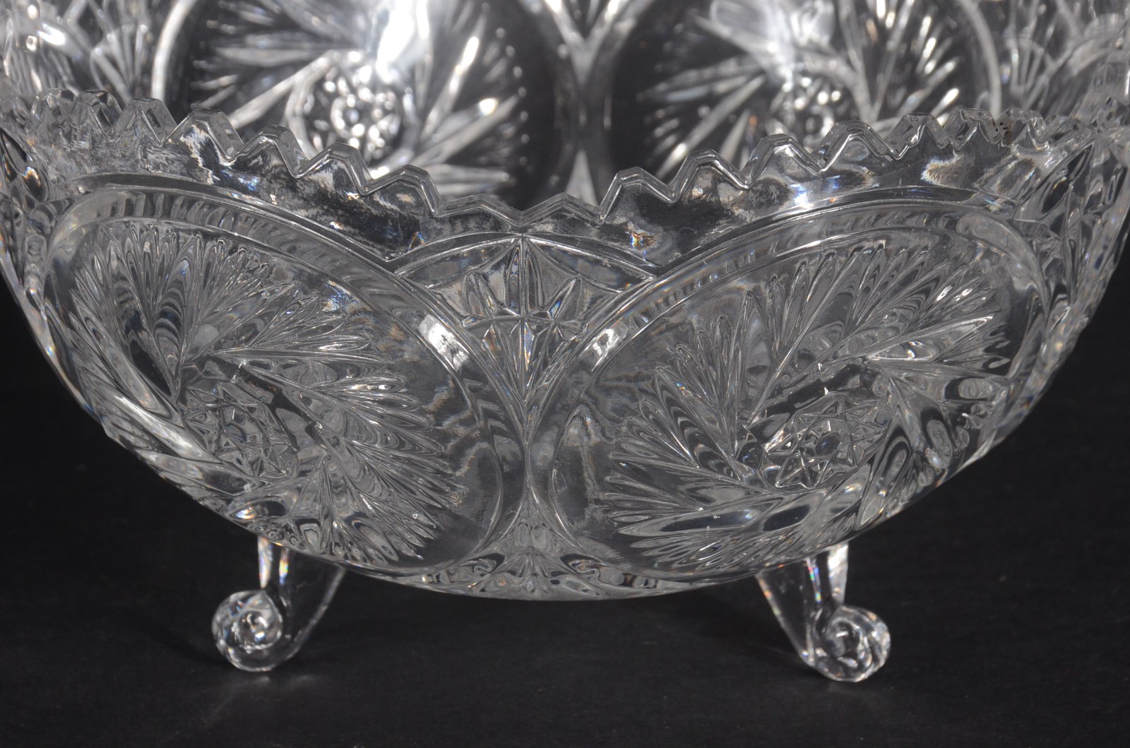 Duas fruteiras redondas de cristal tcheco lapidado. - foto 4 de 11