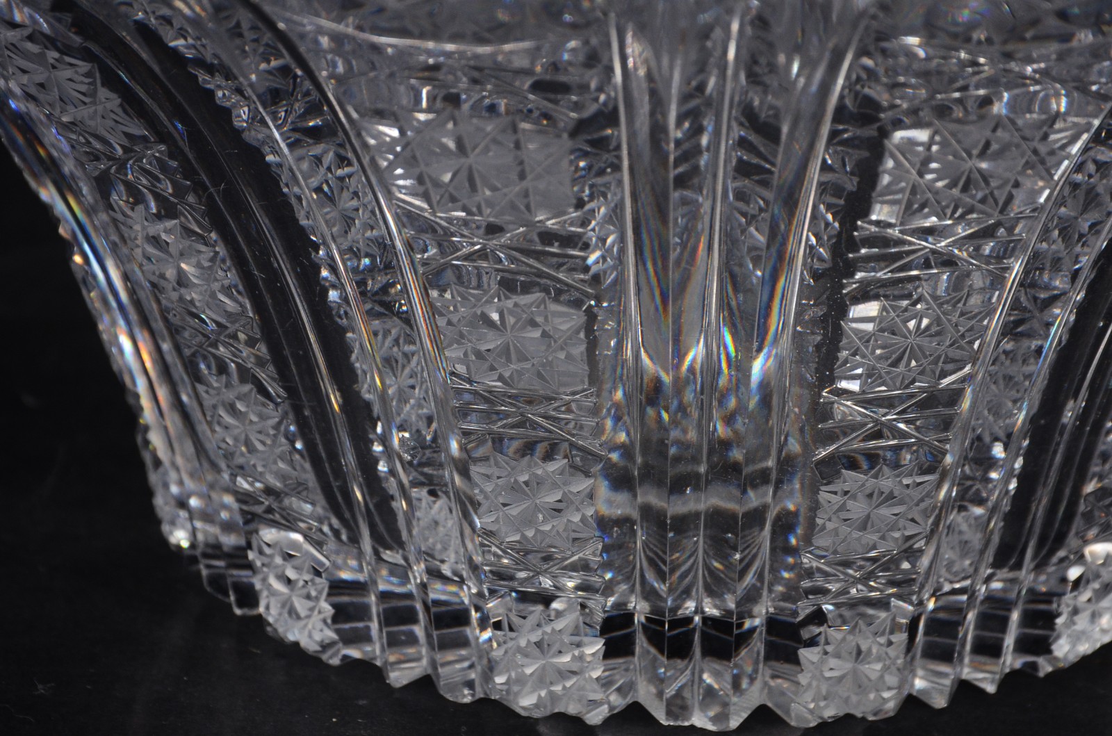 Duas fruteiras redondas de cristal tcheco lapidado. - foto 7 de 11