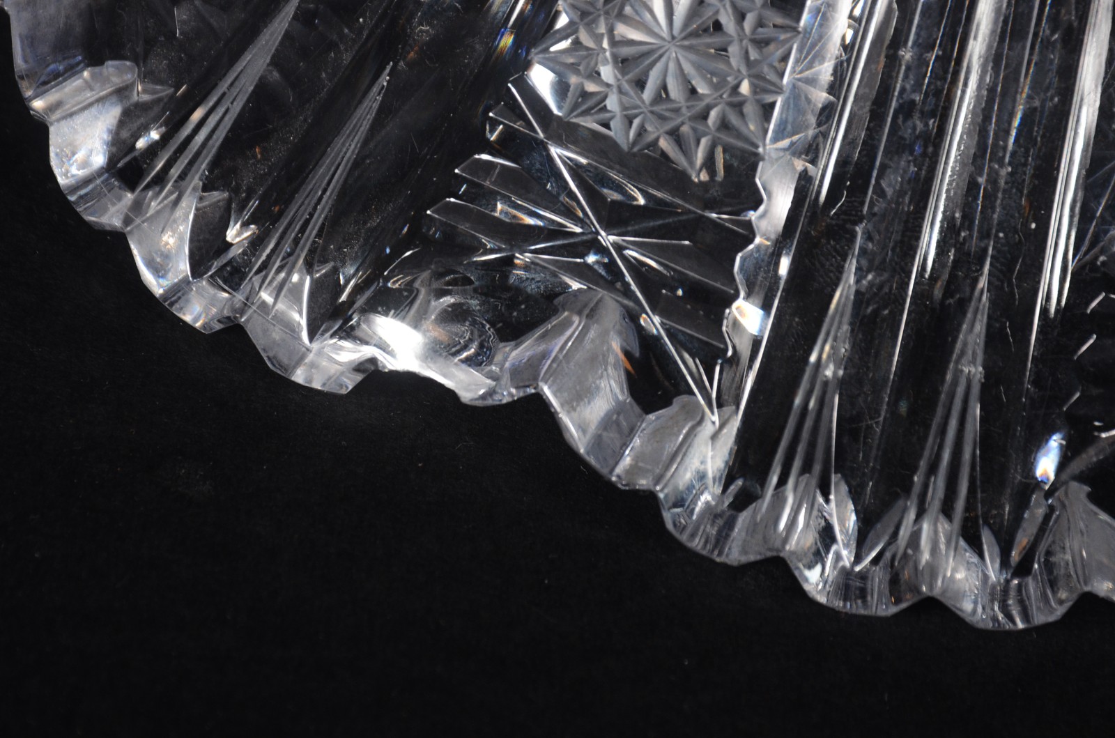 Duas fruteiras redondas de cristal tcheco lapidado. - foto 10 de 11