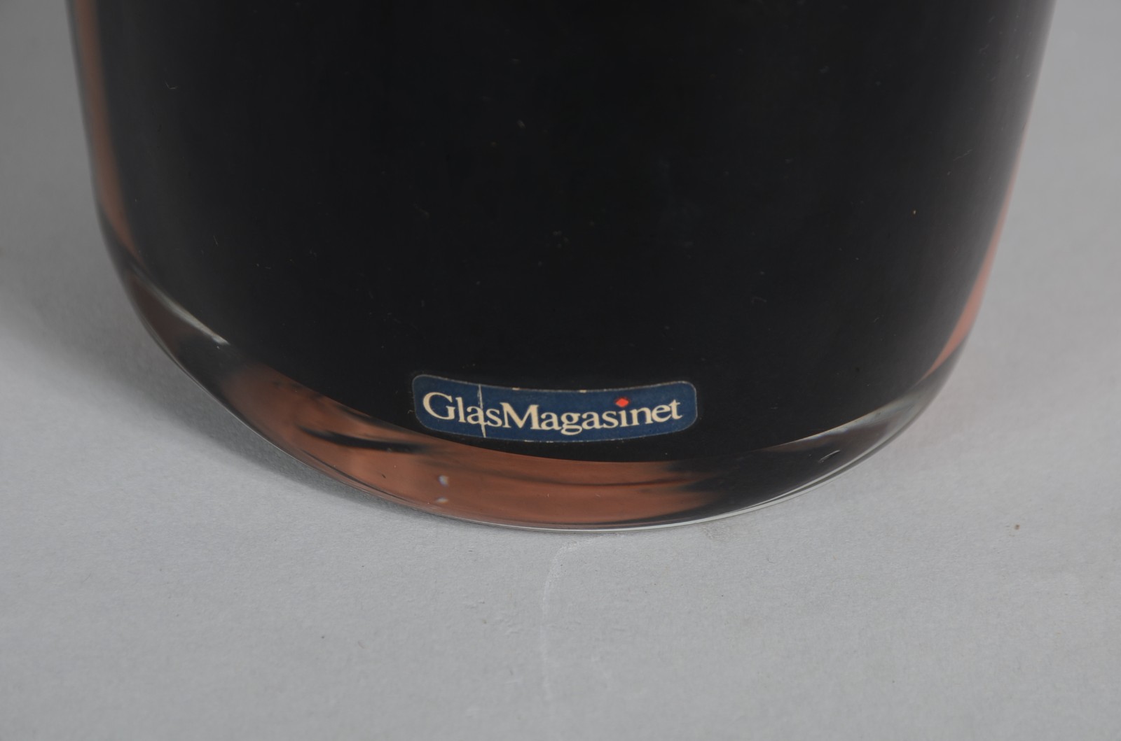 Vaso de vidro decorativo "GlasMagasinet", assinado. - foto 5 de 6