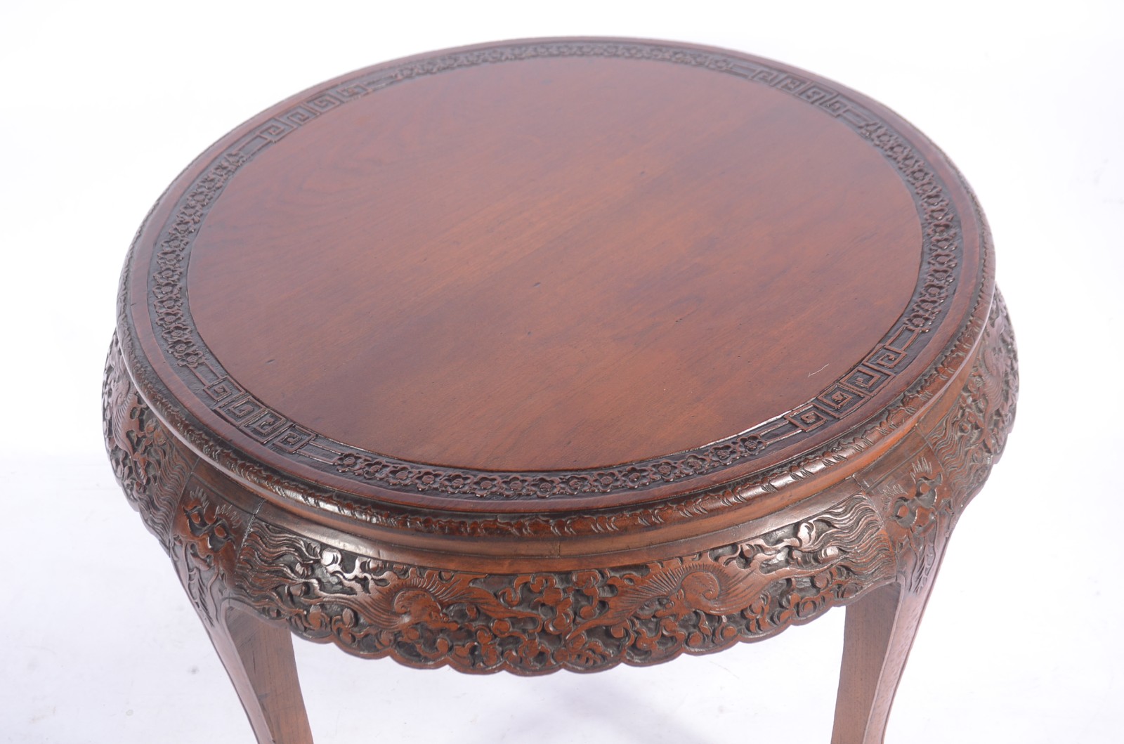 Mesa chinesa de centro de madeira entalhada com 4 banquetas... - foto 4 de 8