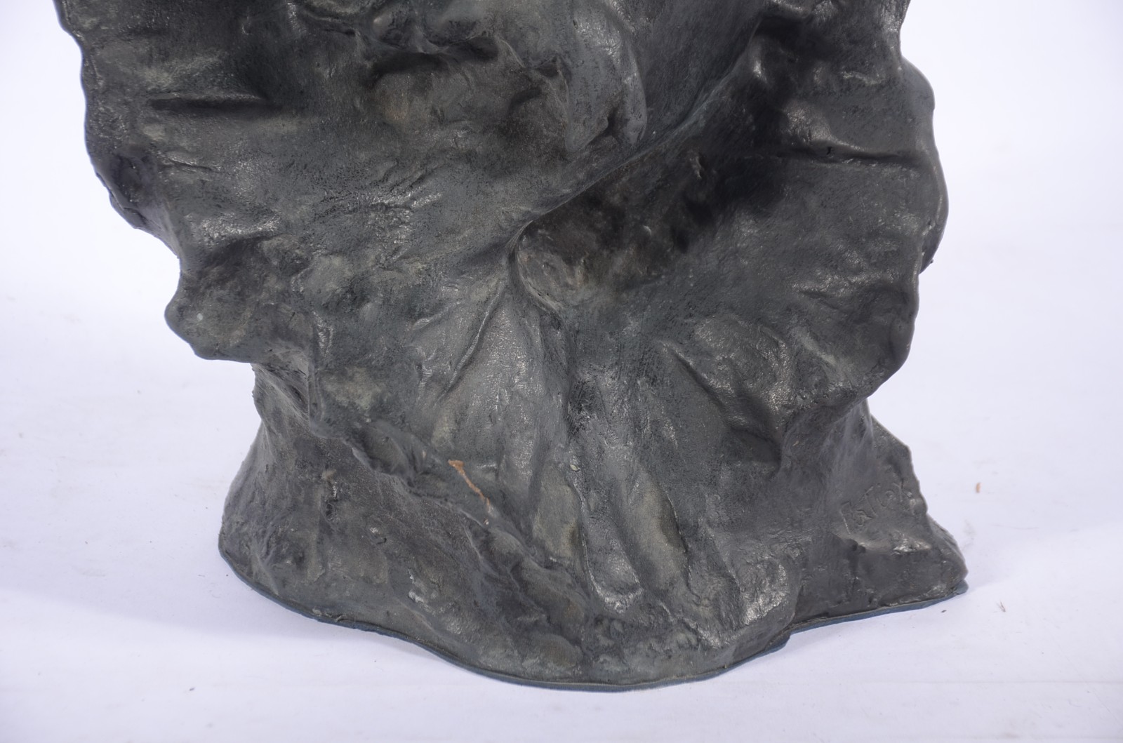 Escultura de bronze representando busto masculino. - foto 3 de 5