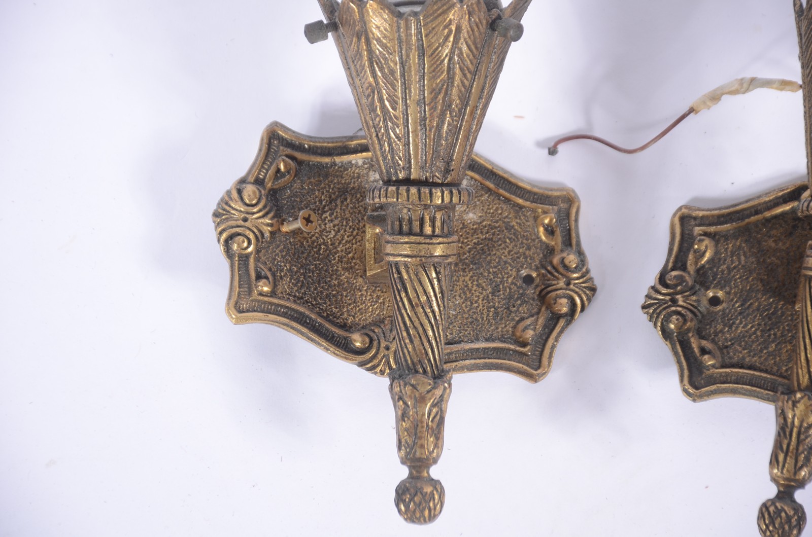 Par de apliques para 1 luz cada de metal dourado. Mangas de vidro... - foto 4 de 9