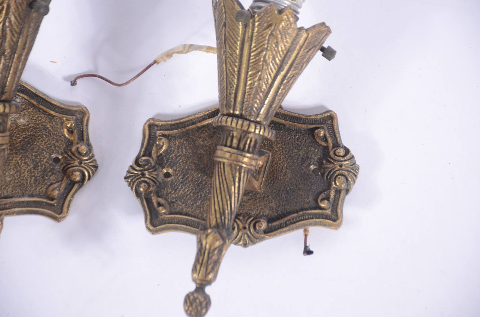 Par de apliques para 1 luz cada de metal dourado. Mangas de vidro... - foto 6 de 9