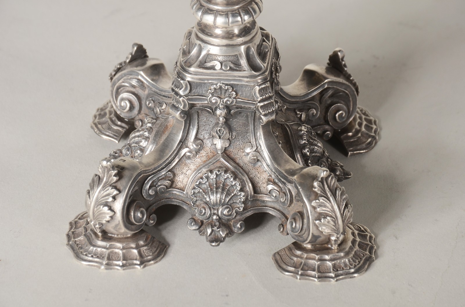 Candelabro de prata para 5 velas, contraste 833 mls. Peso da prata... - foto 3 de 8