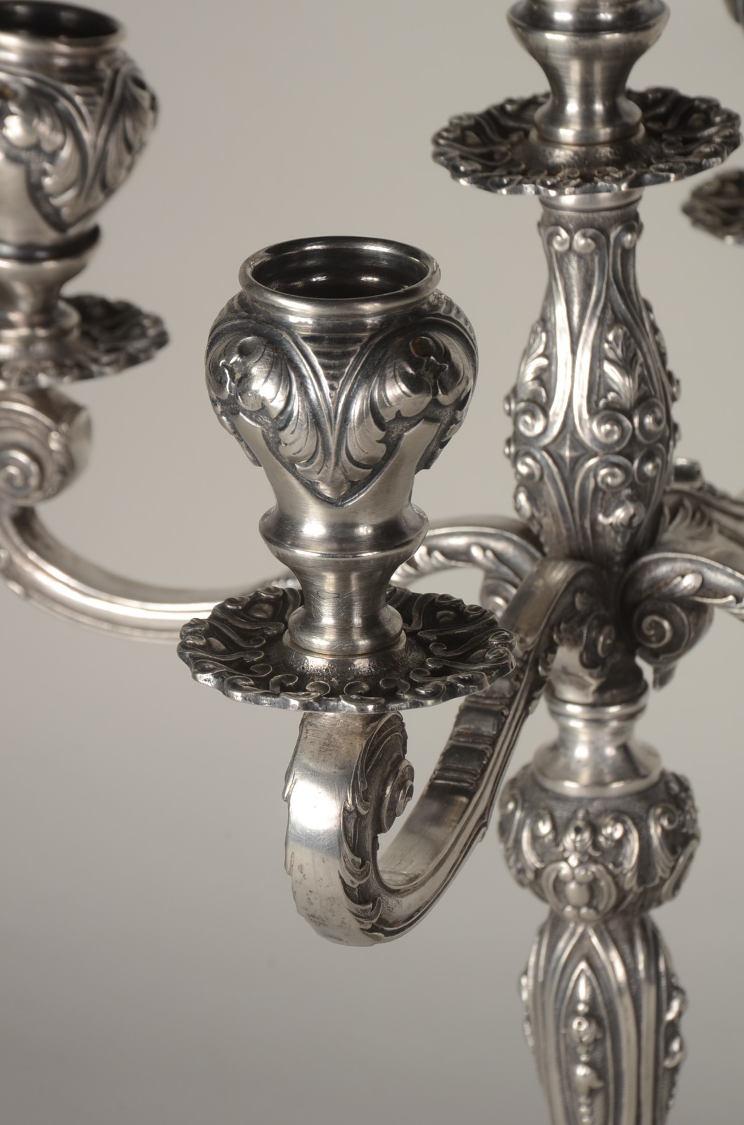 Candelabro de prata para 5 velas, contraste 833 mls. Peso da prata... - foto 4 de 8