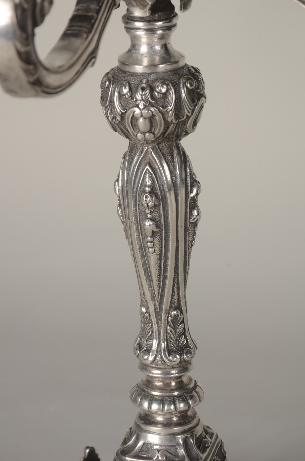 Candelabro de prata para 5 velas, contraste 833 mls. Peso da prata... - foto 6 de 8