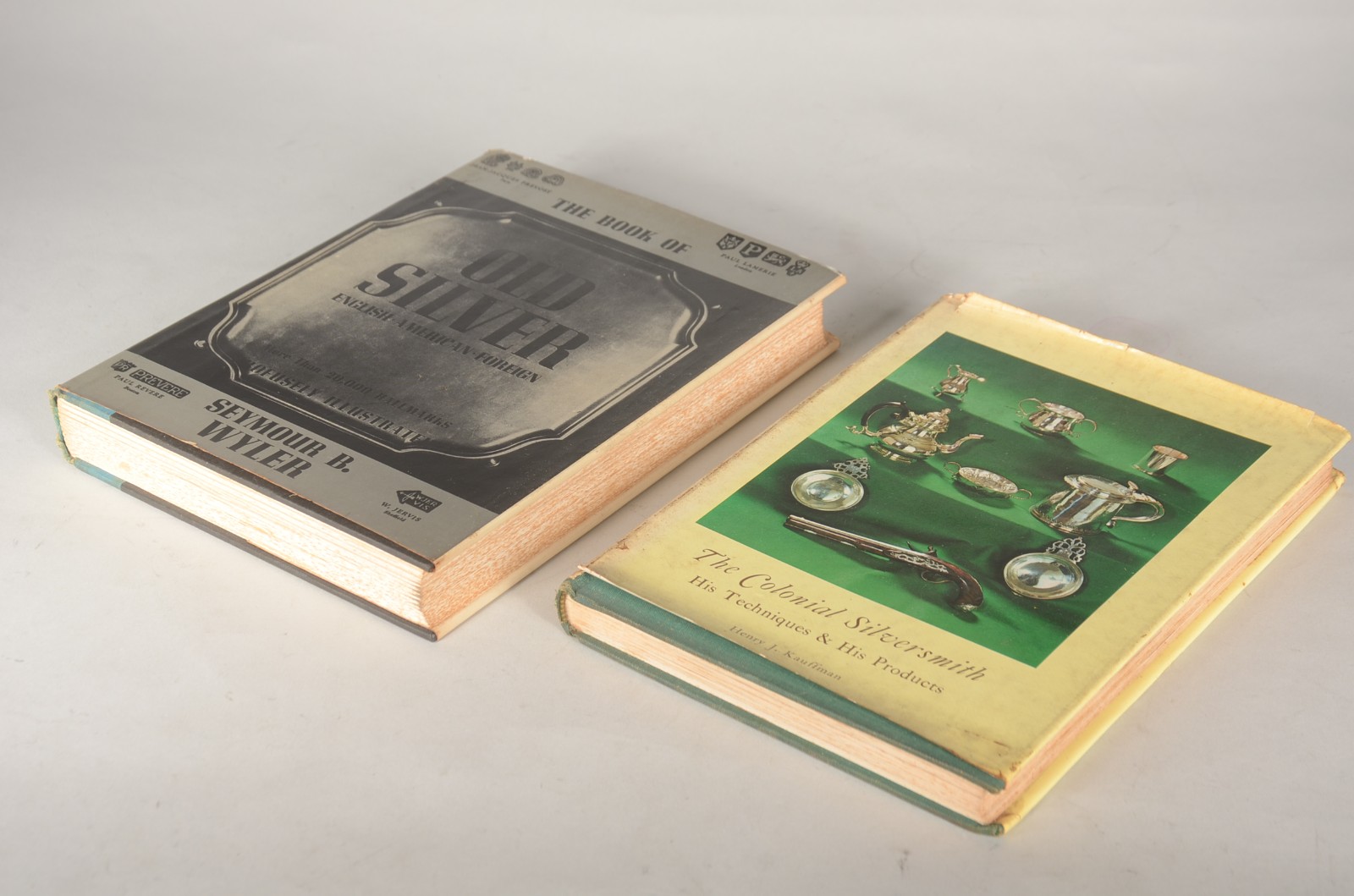 Dois livros sobre prata: A) Old Silver B) The Colonial Silversmith. - foto 1 de 10