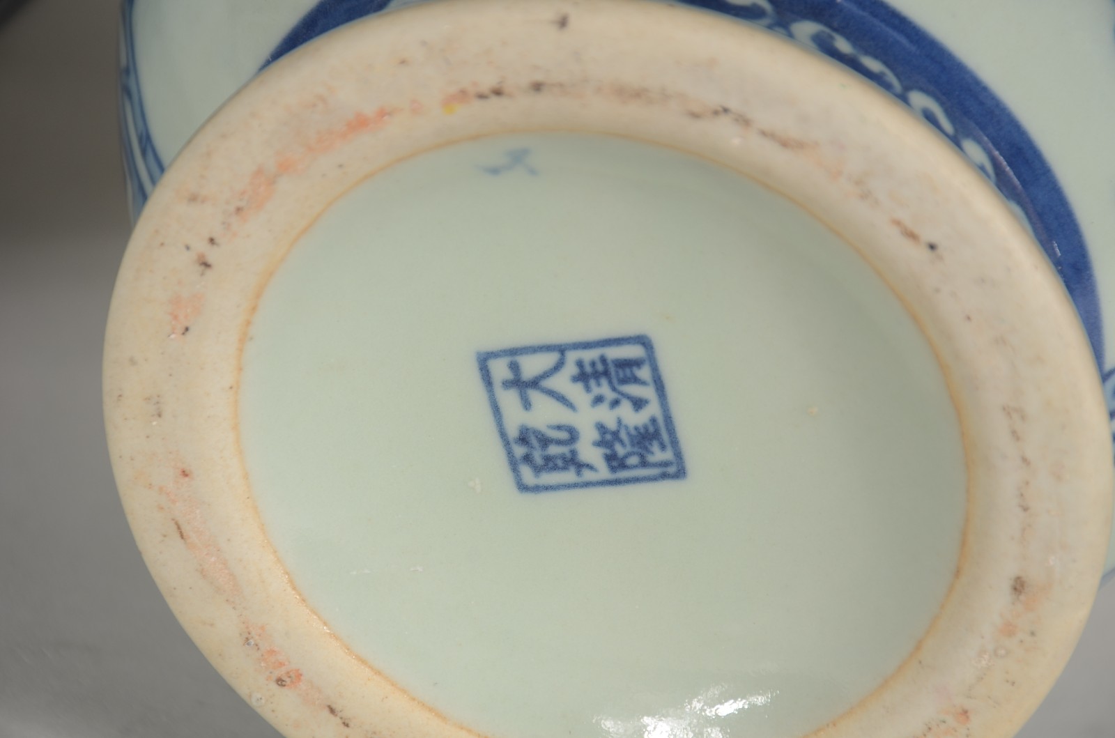 Três vasos decorativos de porcelana oriental azul e branco... - foto 8 de 10