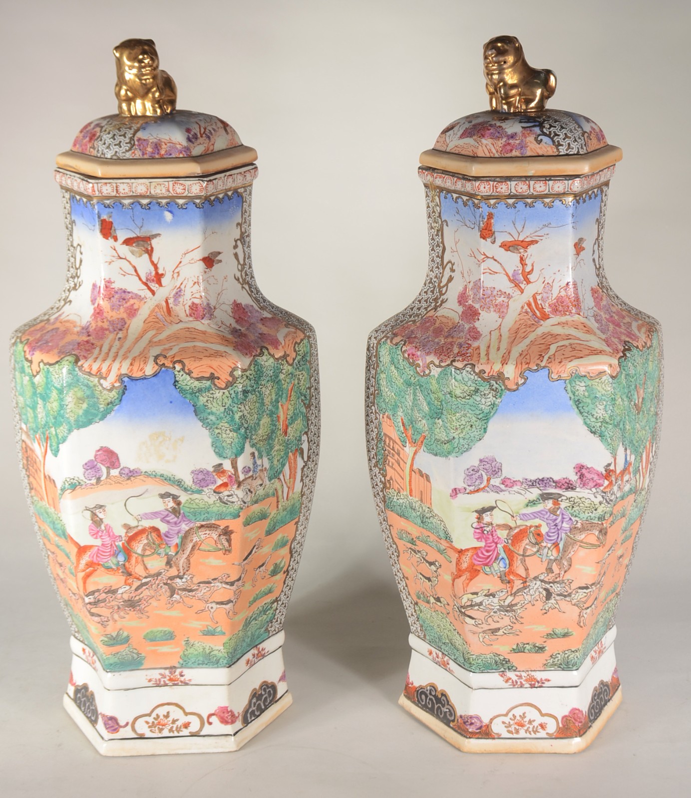 Par de vasos de porcelana oriental feitio sextavado, decorados com... - foto 1 de 10