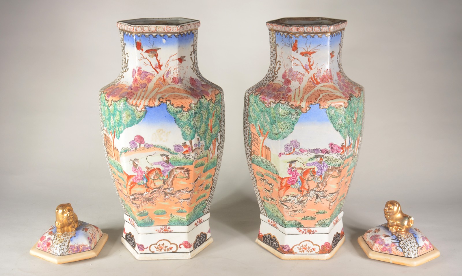 Par de vasos de porcelana oriental feitio sextavado, decorados com... - foto 6 de 10
