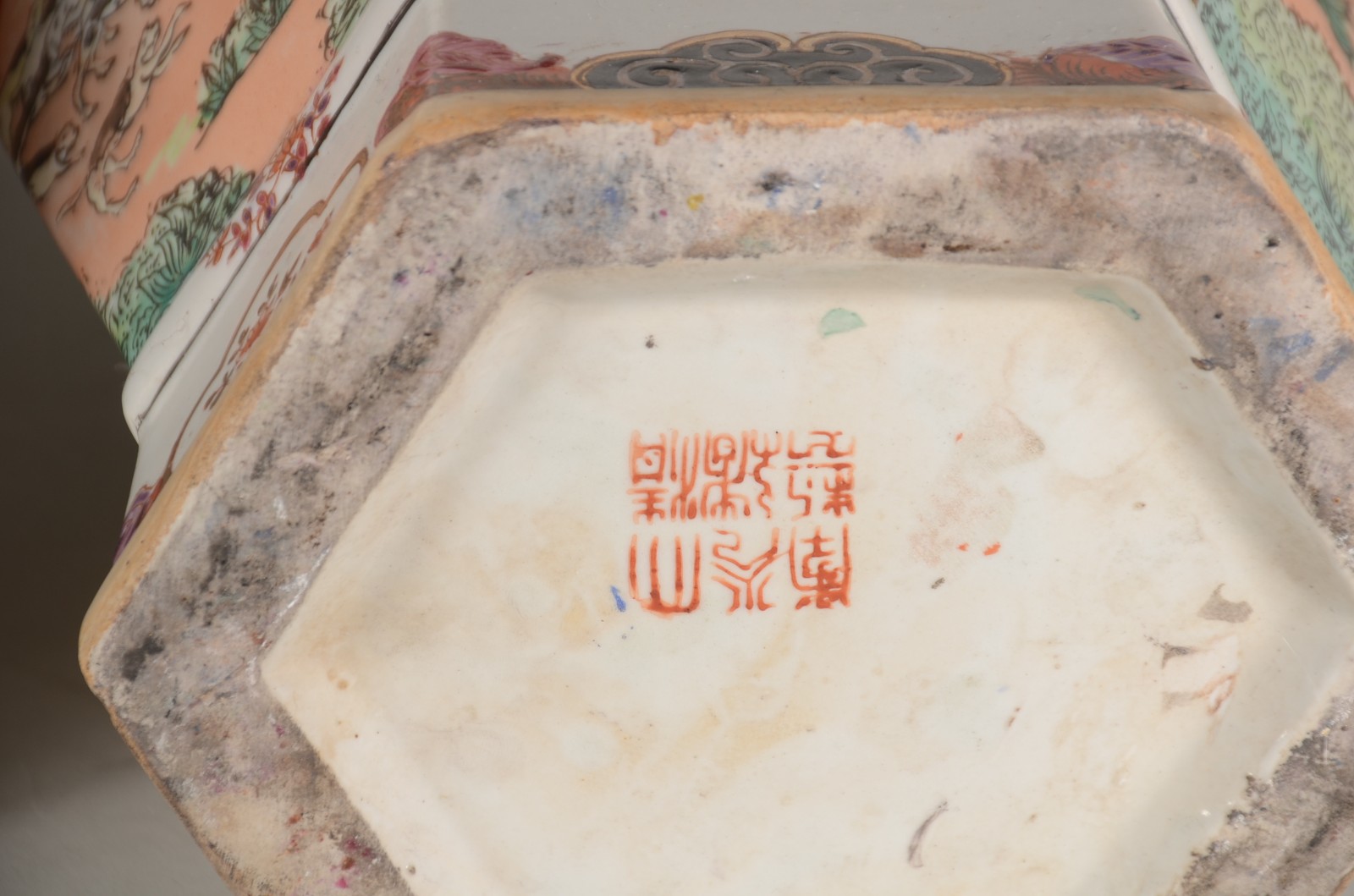 Par de vasos de porcelana oriental feitio sextavado, decorados com... - foto 9 de 10