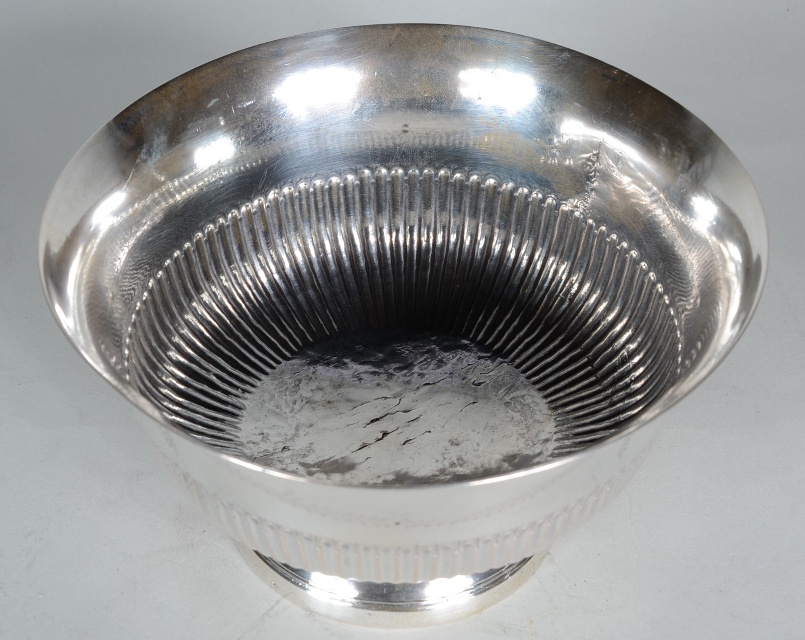 Bowl de prata contrastada, base em gomos encimada por delicada... - foto 2 de 6