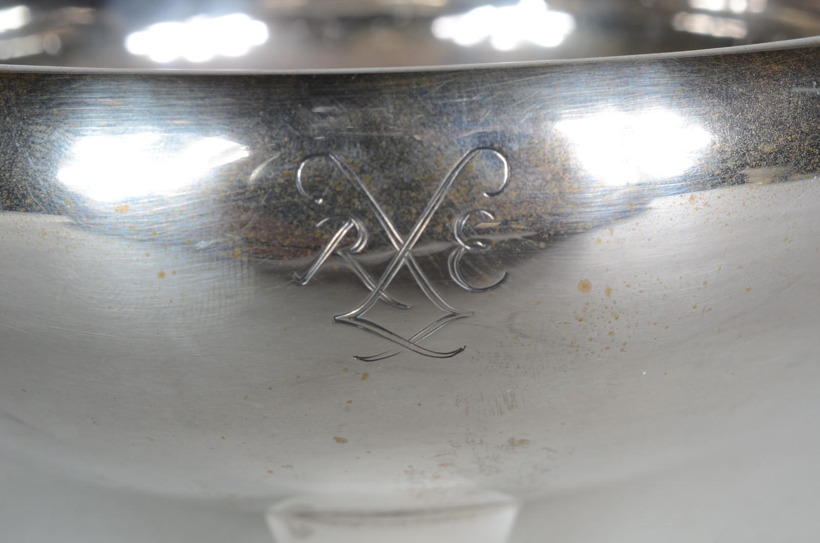 Bowl de prata de lei com 3 pés, inscrições com data de 1953. Peso da... - foto 3 de 5