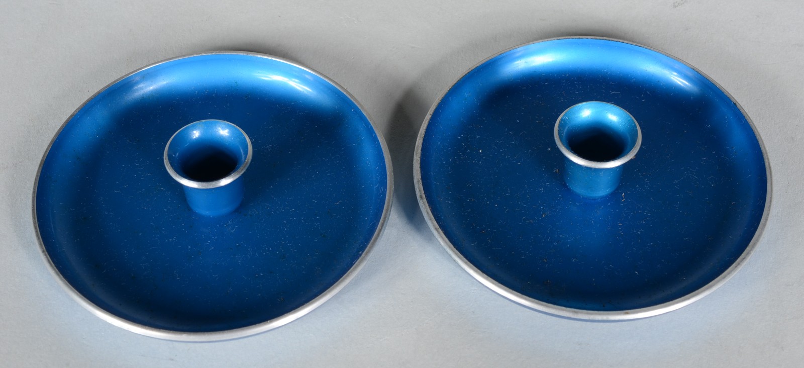 Conjunto com tres pares de castiçais dinamarqueses de metal com... - foto 5 de 6