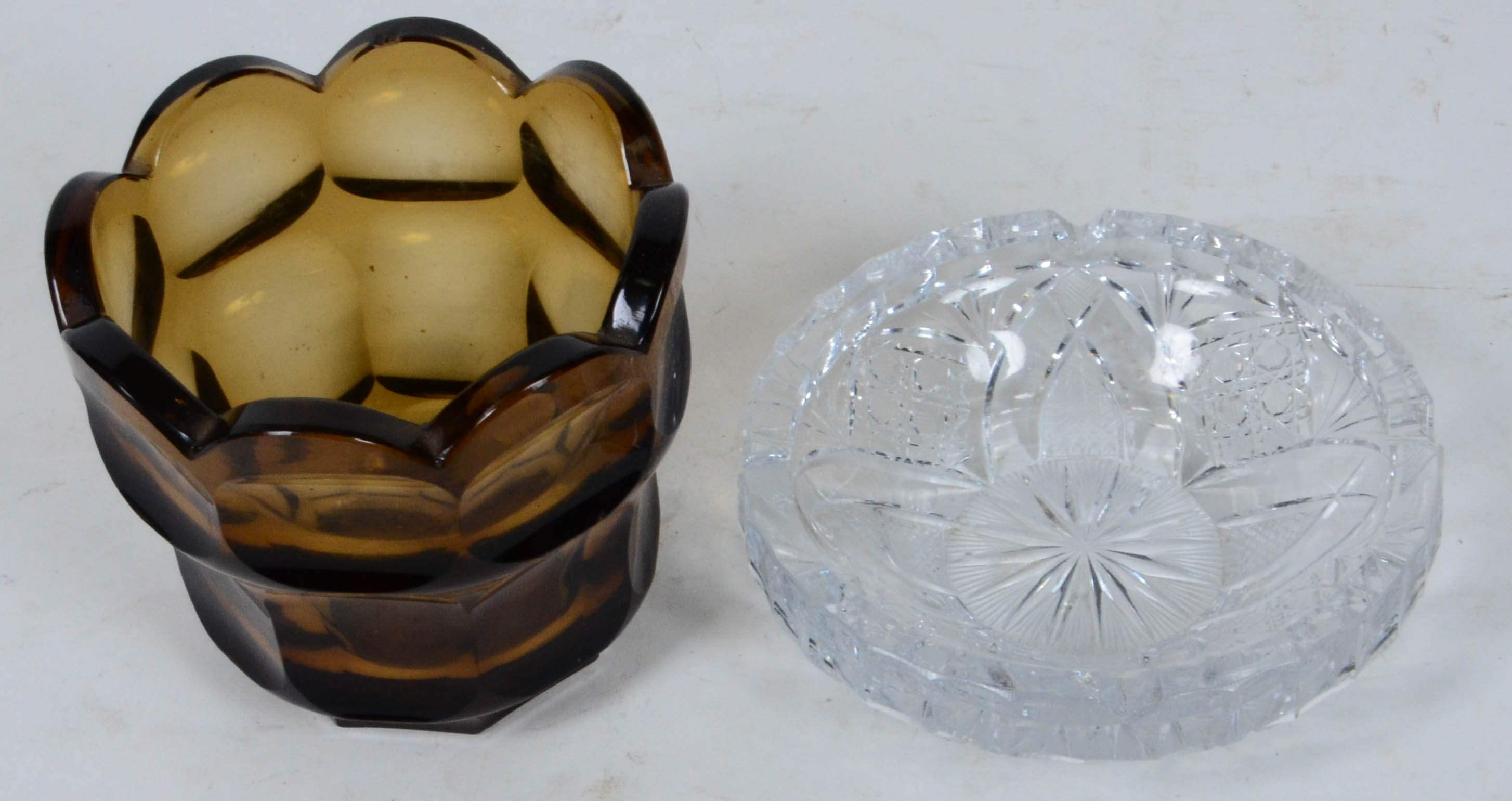 Duas peças de cristal sendo um cinzeiro e um vaso - foto 2 de 3