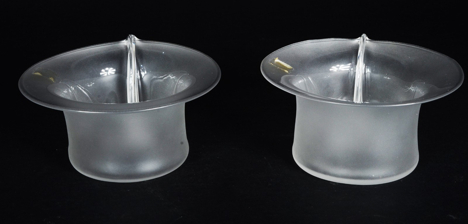 Par de bowls de vidro noruegueses, assinados nas bases. - foto 1 de 6