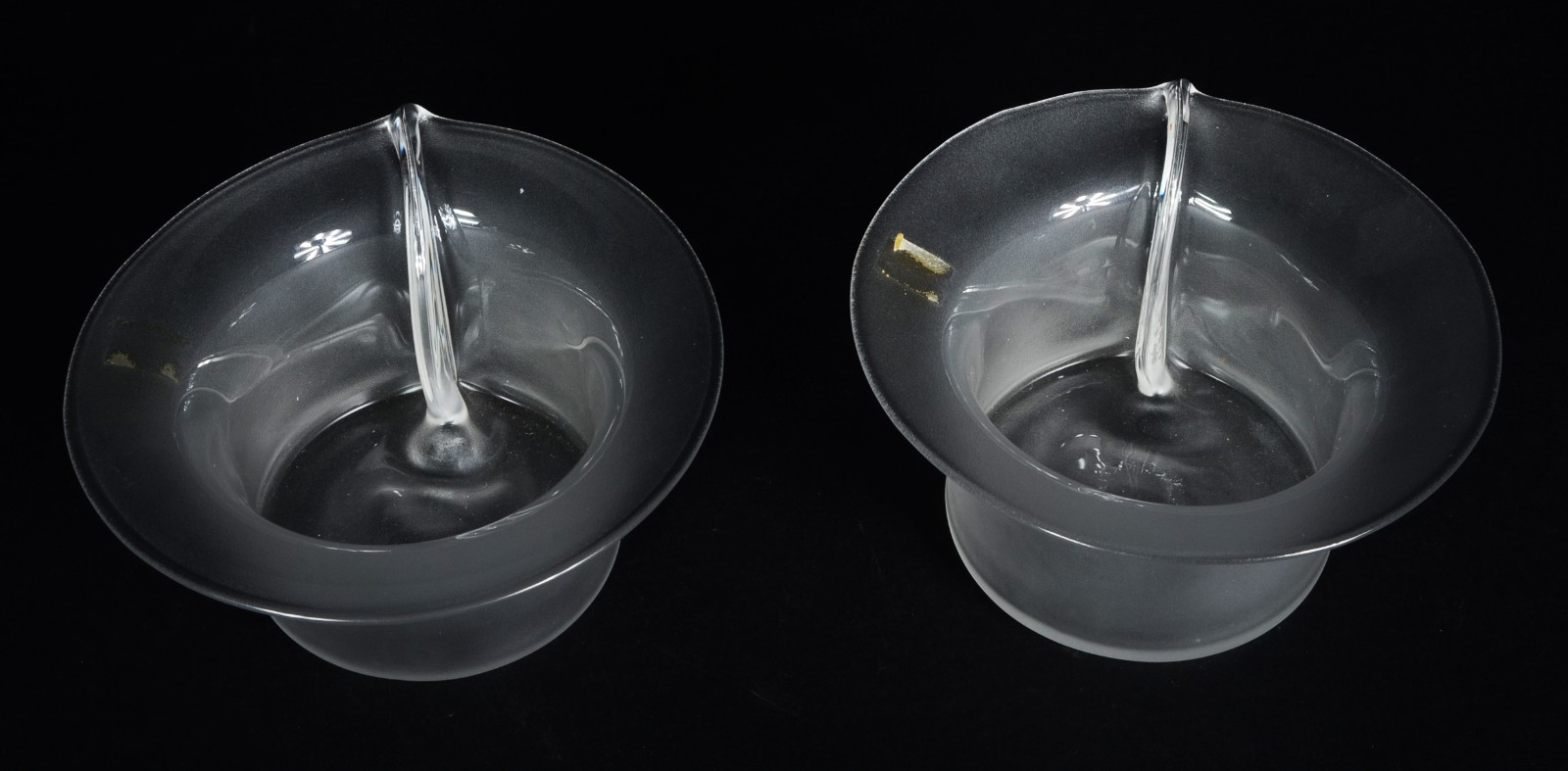 Par de bowls de vidro noruegueses, assinados nas bases. - foto 2 de 6