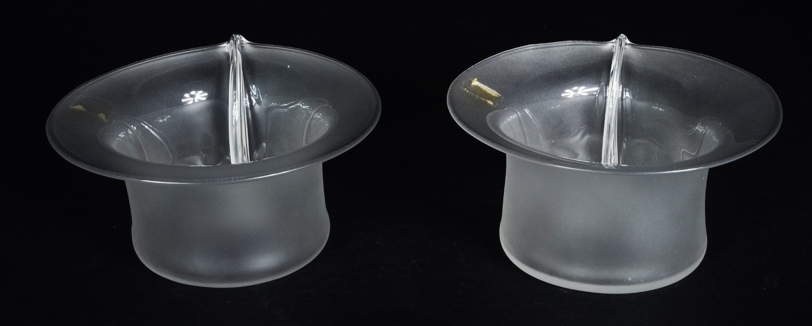 Par de bowls de vidro noruegueses, assinados nas bases. - foto 3 de 6