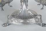 WMF (1853),  - Centro de mesa/fruteira de metal alemão WMF, prato maior e tres cestas em balanço com recipientes internos de cristal lapidado, detalhes gomados e pés