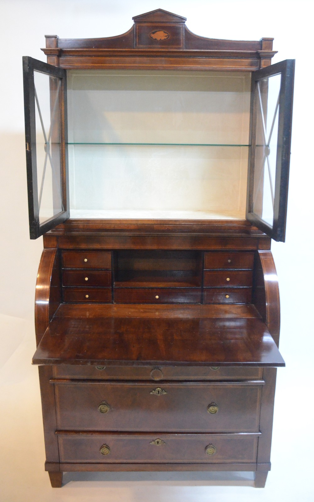 Belíssima cômoda "bookcase" de madeira nobre com 3 gavetas, tampo... - foto 3 de 11