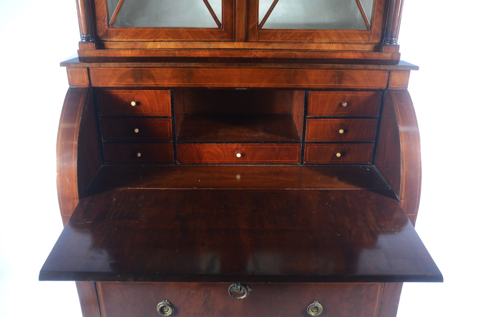 Belíssima cômoda "bookcase" de madeira nobre com 3 gavetas, tampo... - foto 4 de 11