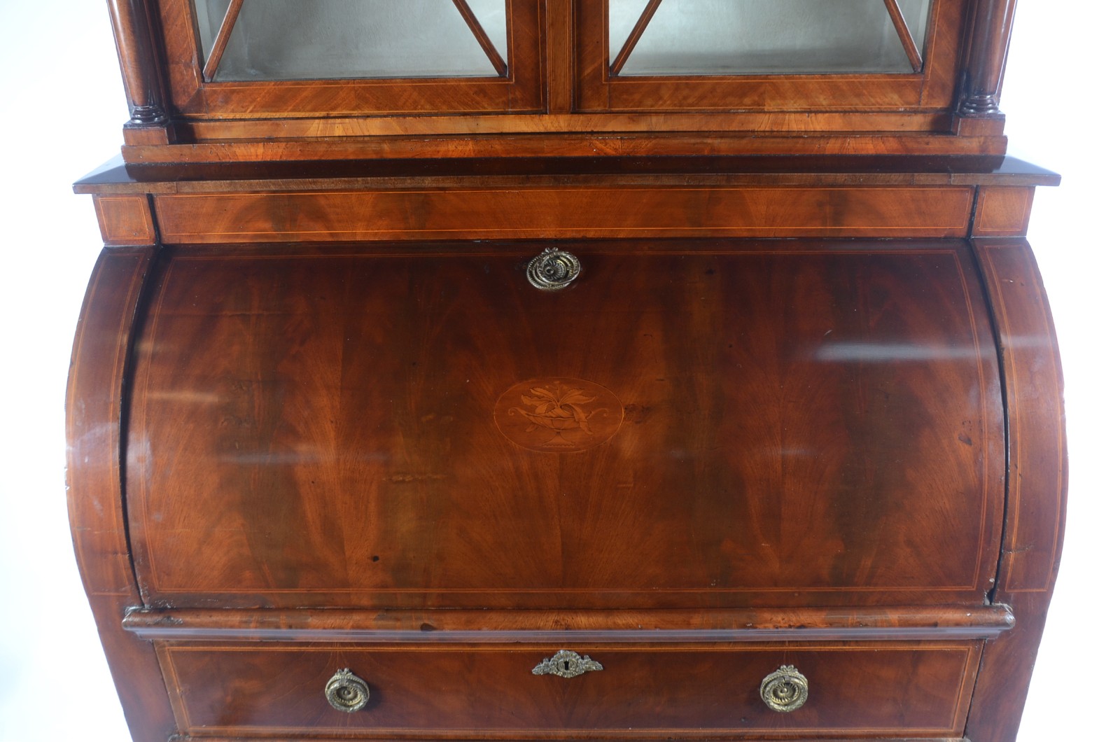 Belíssima cômoda "bookcase" de madeira nobre com 3 gavetas, tampo... - foto 5 de 11