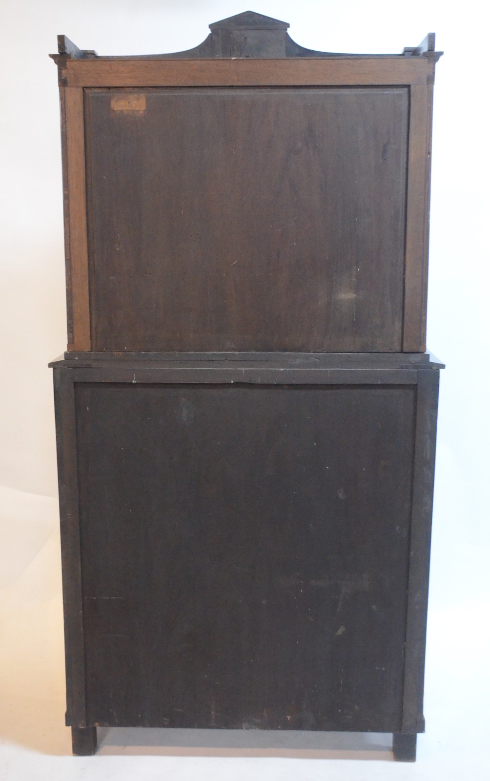Belíssima cômoda "bookcase" de madeira nobre com 3 gavetas, tampo... - foto 6 de 11